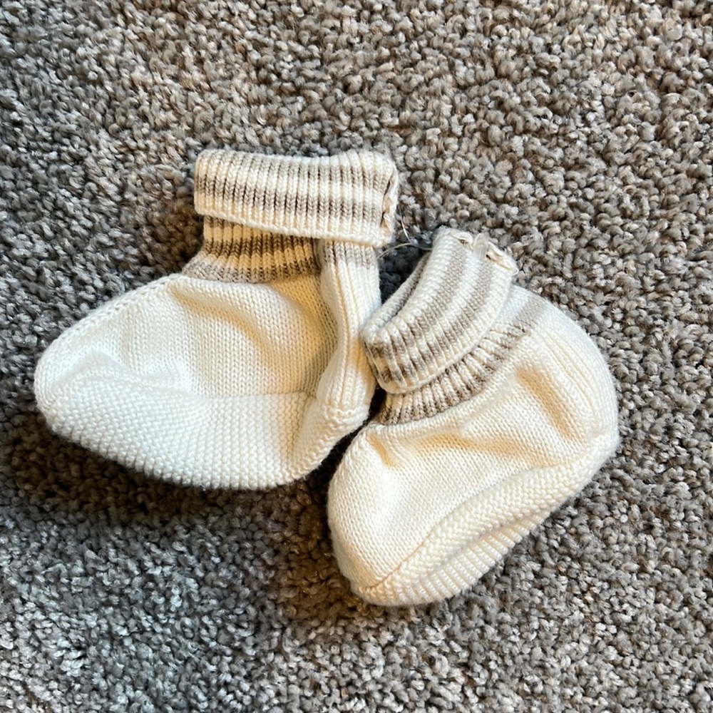 Tea Collection white knit booties